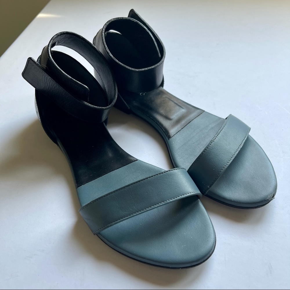 Chloe black and blue leather sandal size 36